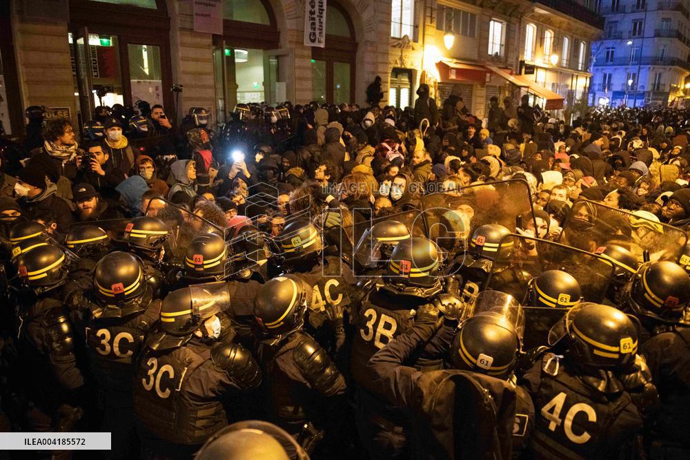 Gaite Lyrique Evacuated After Occupied by 450 Young Migrants - Paris