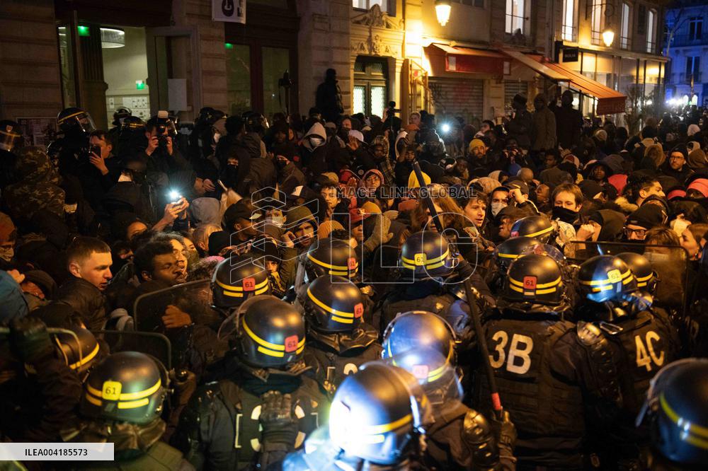 Gaite Lyrique Evacuated After Occupied by 450 Young Migrants - Paris