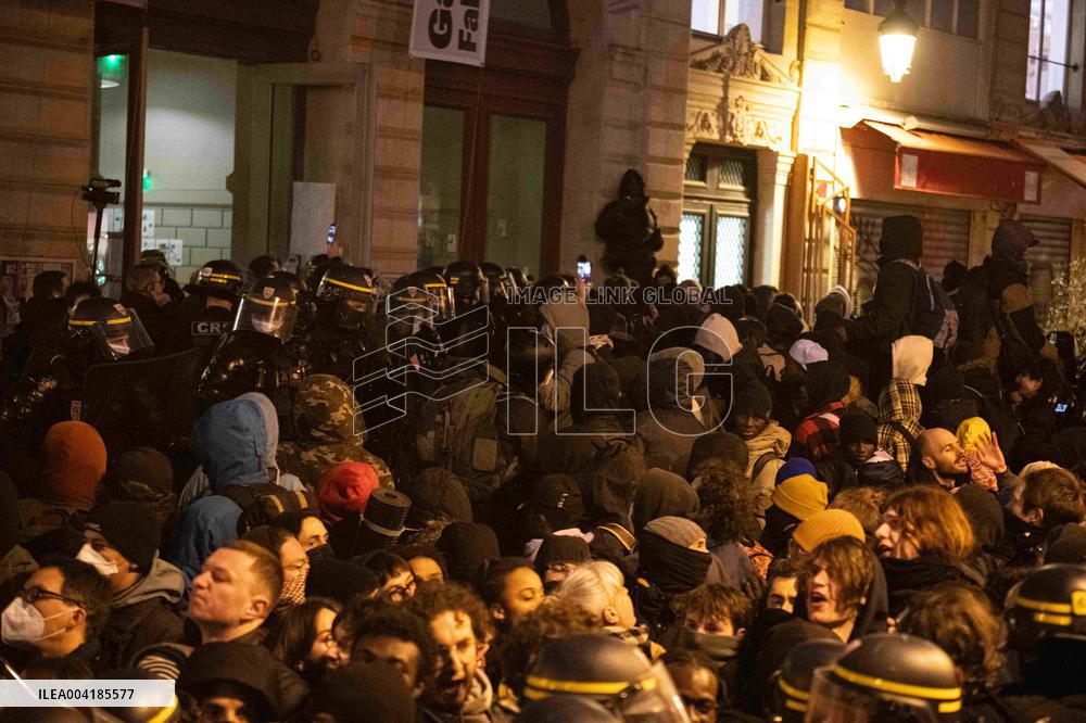 Gaite Lyrique Evacuated After Occupied by 450 Young Migrants - Paris