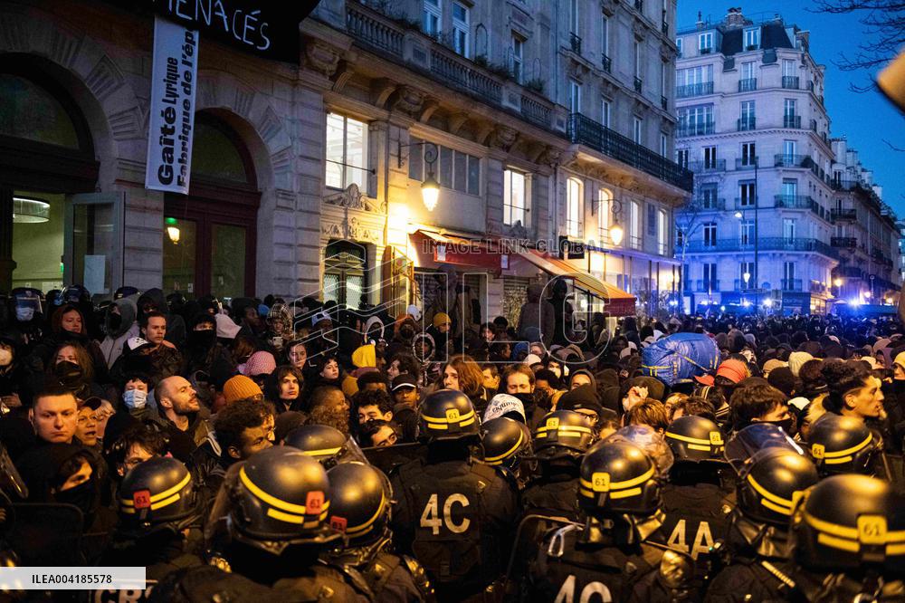 Gaite Lyrique Evacuated After Occupied by 450 Young Migrants - Paris