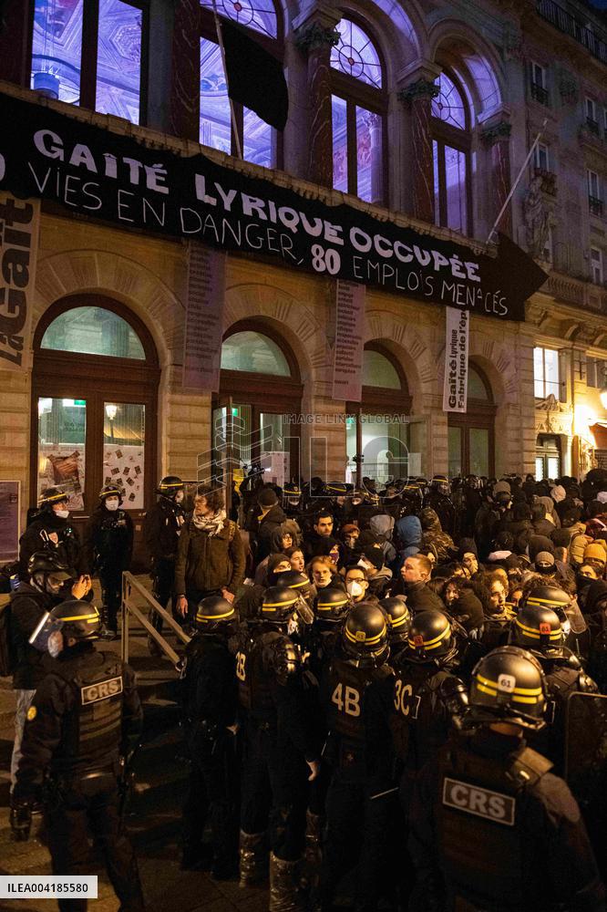 Gaite Lyrique Evacuated After Occupied by 450 Young Migrants - Paris