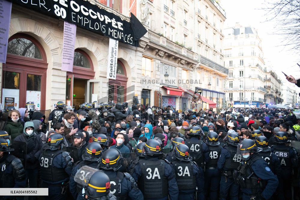 Gaite Lyrique Evacuated After Occupied by 450 Young Migrants - Paris