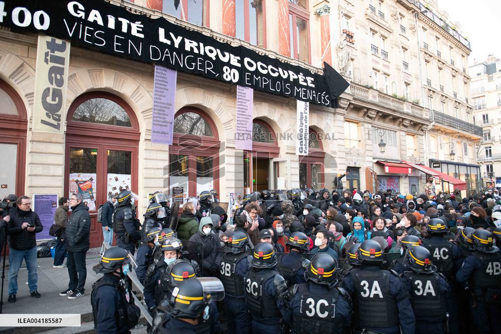 Gaite Lyrique Evacuated After Occupied by 450 Young Migrants - Paris