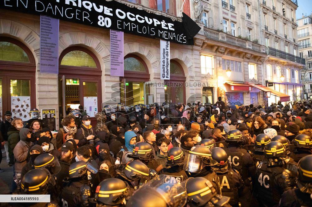 Gaite Lyrique Evacuated After Occupied by 450 Young Migrants - Paris