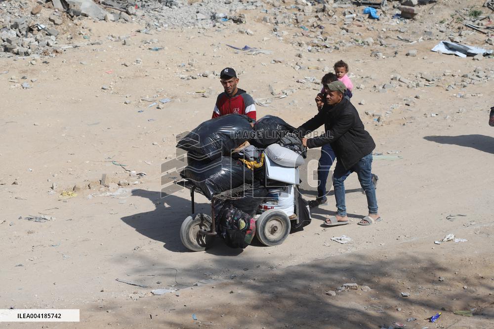 Palestinian Families Flee After Intense Israeli Airstrikes - Gaza