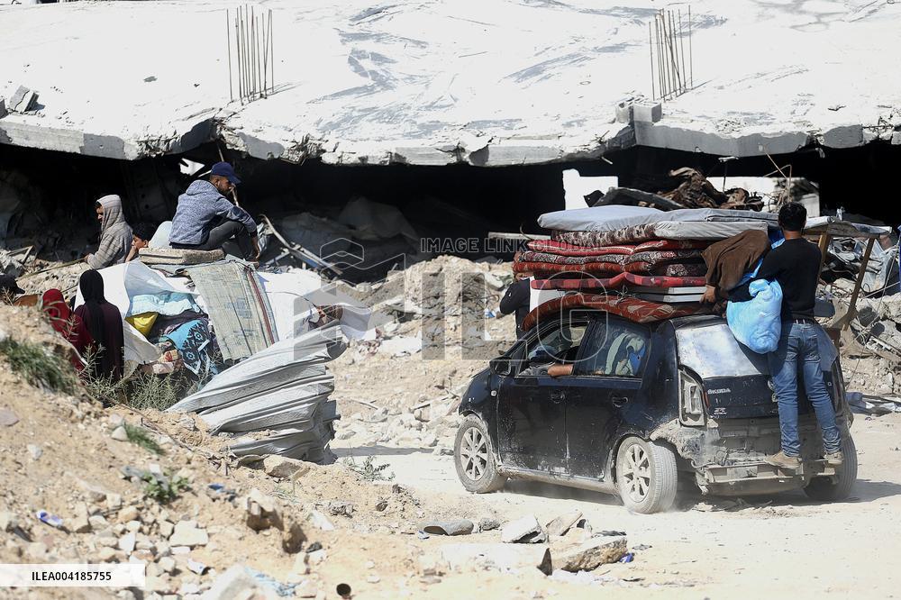 Palestinian Families Flee After Intense Israeli Airstrikes - Gaza