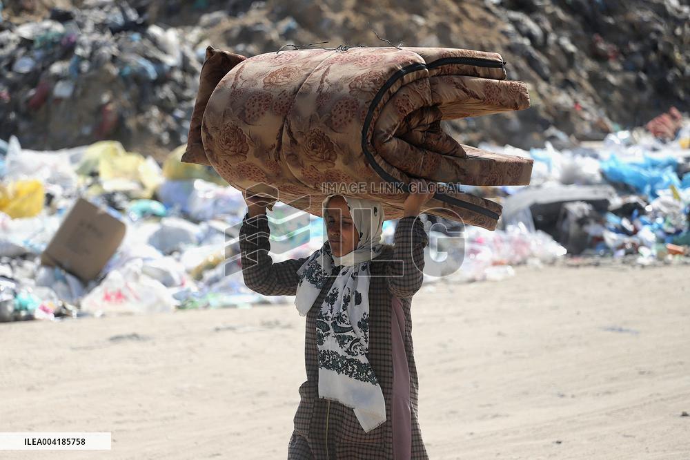 Palestinian Families Flee After Intense Israeli Airstrikes - Gaza