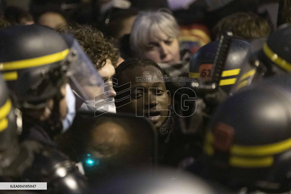 Gaite Lyrique Evacuated After Occupied by 450 Young Migrants - Paris