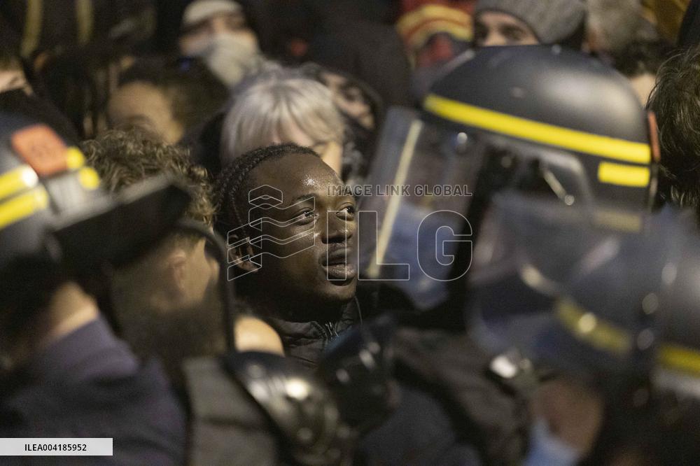 Gaite Lyrique Evacuated After Occupied by 450 Young Migrants - Paris