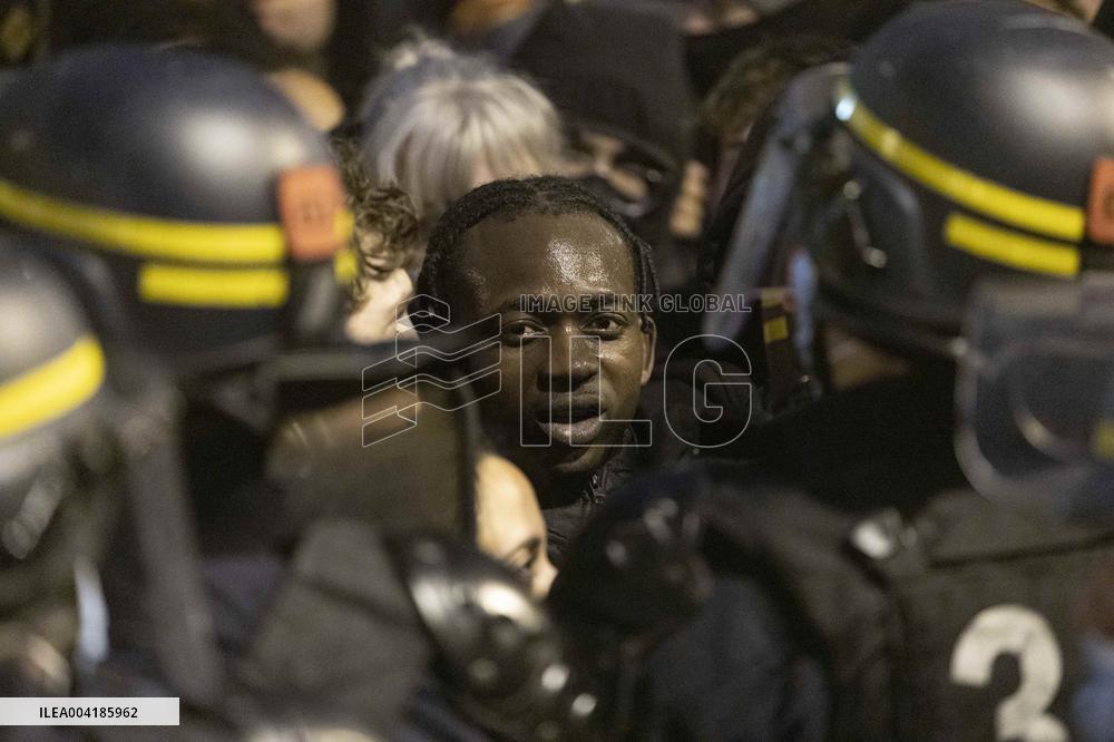 Gaite Lyrique Evacuated After Occupied by 450 Young Migrants - Paris