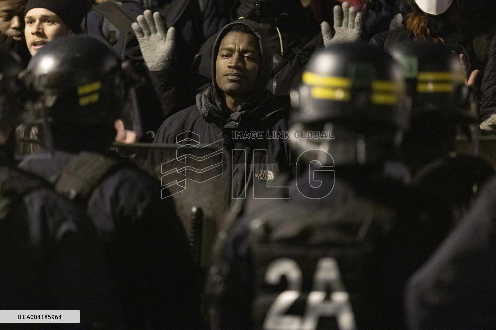 Gaite Lyrique Evacuated After Occupied by 450 Young Migrants - Paris