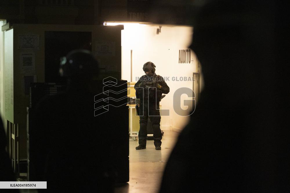Gaite Lyrique Evacuated After Occupied by 450 Young Migrants - Paris