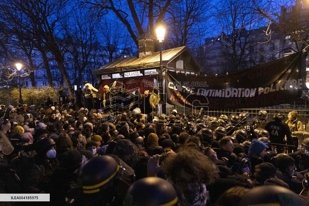Gaite Lyrique Evacuated After Occupied by 450 Young Migrants - Paris