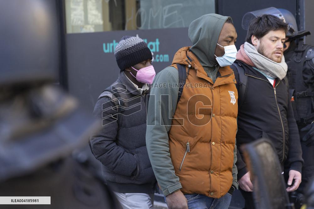 Gaite Lyrique Evacuated After Occupied by 450 Young Migrants - Paris