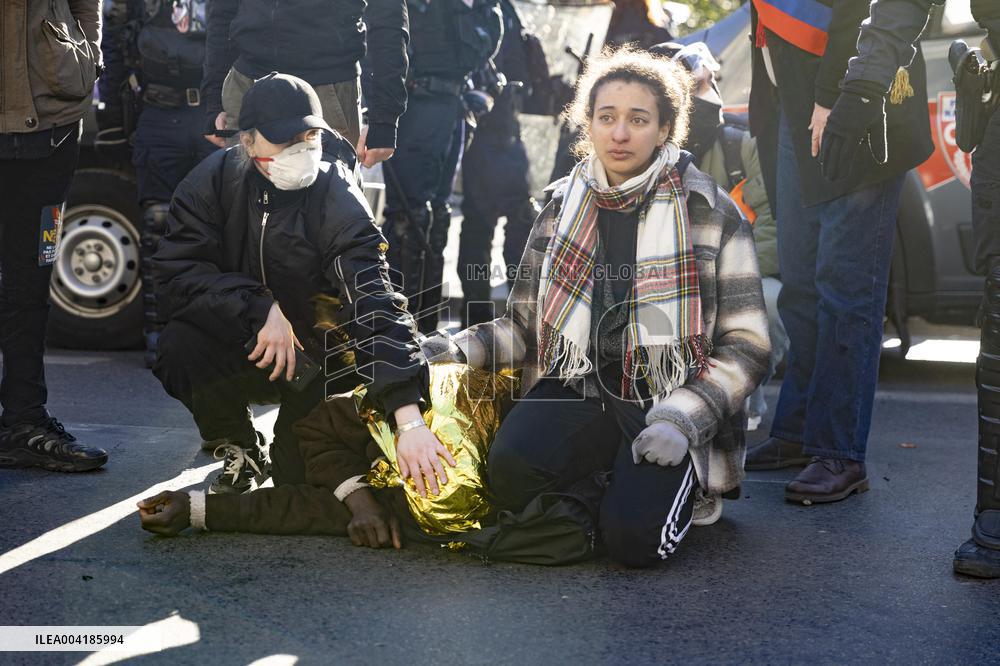 Gaite Lyrique Evacuated After Occupied by 450 Young Migrants - Paris