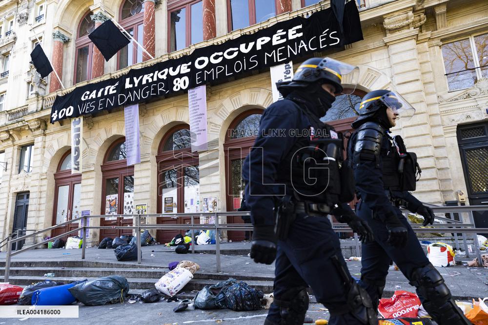 Gaite Lyrique Evacuated After Occupied by 450 Young Migrants - Paris