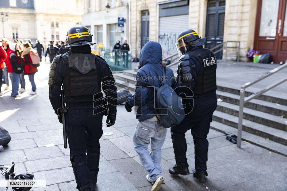 Gaite Lyrique Evacuated After Occupied by 450 Young Migrants - Paris