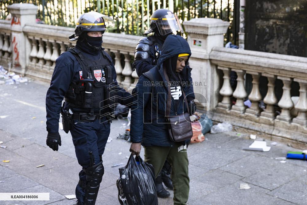 Gaite Lyrique Evacuated After Occupied by 450 Young Migrants - Paris