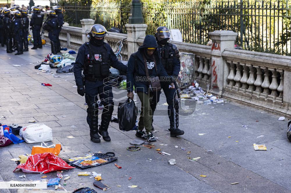 Gaite Lyrique Evacuated After Occupied by 450 Young Migrants - Paris