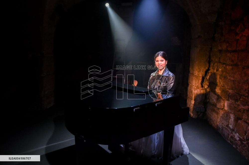 Photo session for Sarina in Paris - FA