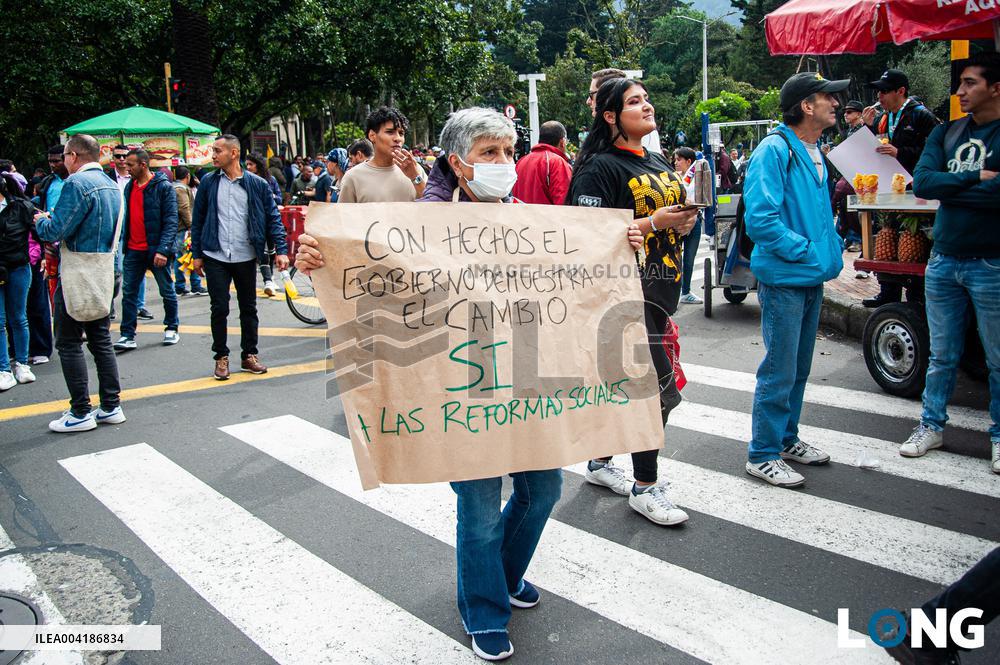 Demonstrations in Support of Colombian President Reforms