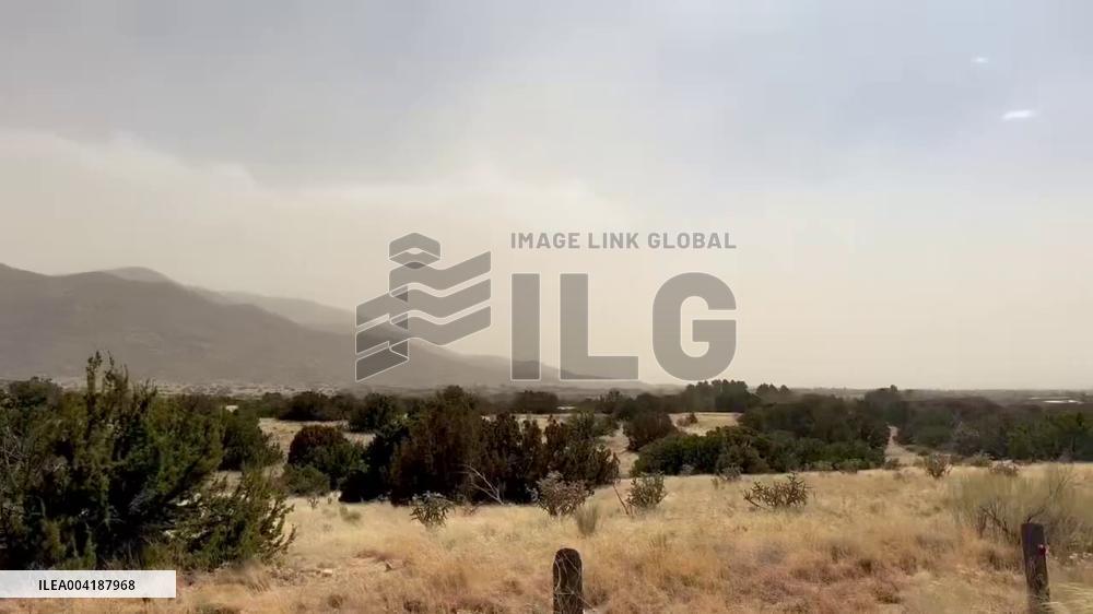 US: New Mexico Dust Storms Force Highway Closures, Low Visibility 2