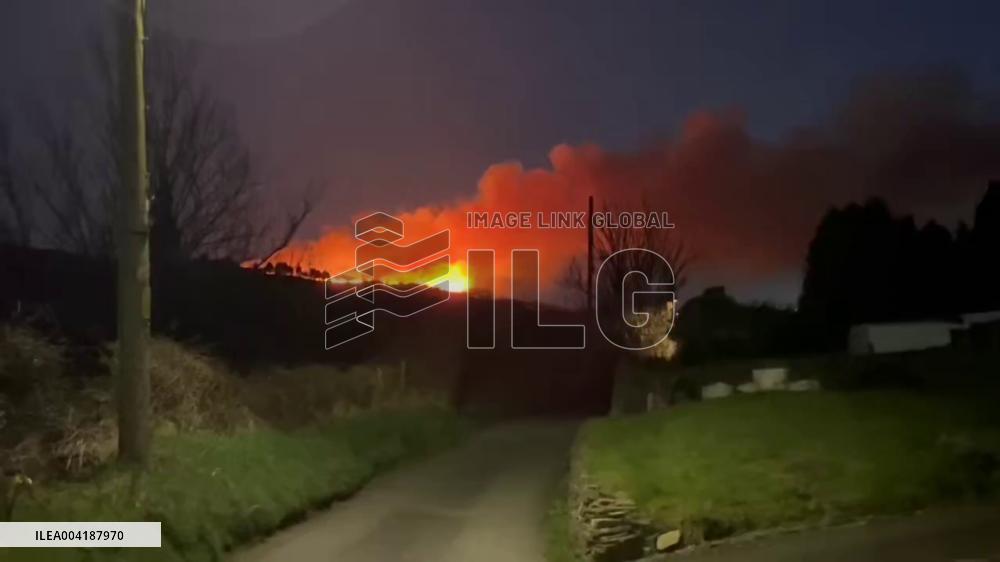 UK: Huge Mountain Fire Breaks Out in Swansea, Wales