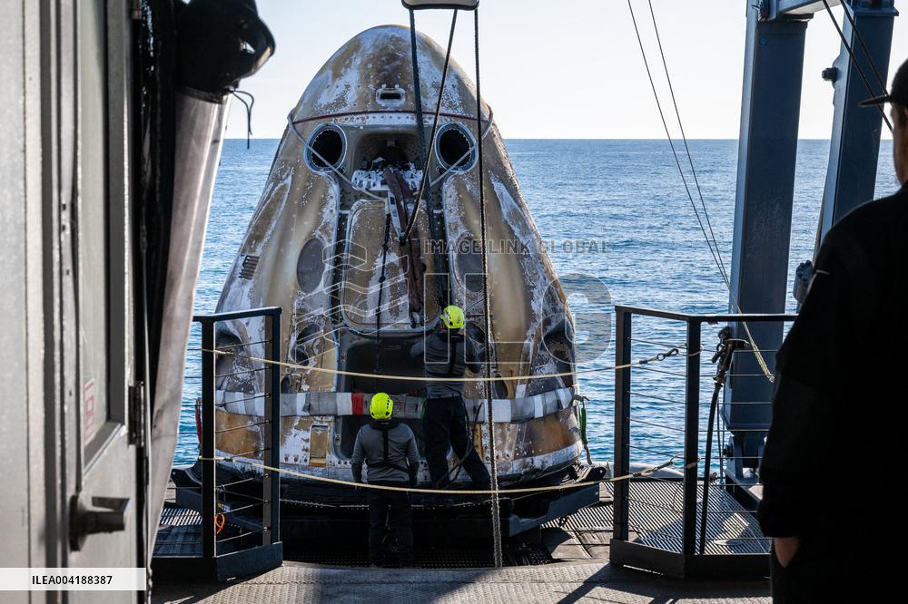NASAs and SpaceXs Crew-9 Splashdown - USA