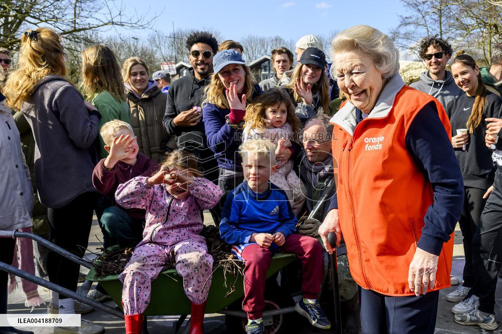 Princess Beatrix Participates NLdoet - Utrecht