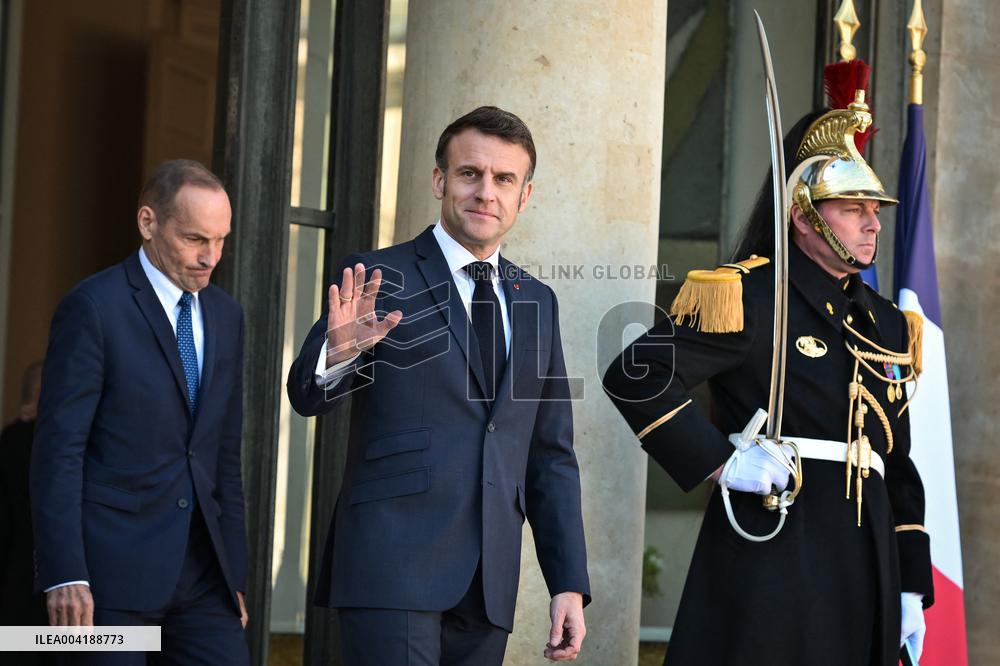 Emmanuel Macron welcomes King Abdullah II of Jordan at the Elysee FA