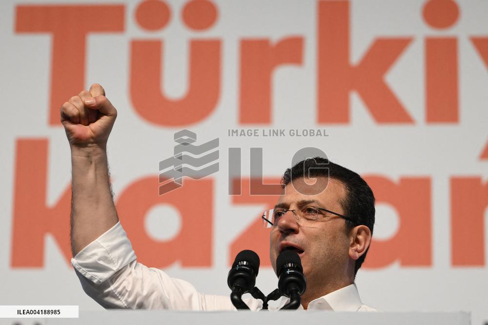 Istanbul Mayor arrested, Erdogan's main rival, days before presidential nomination