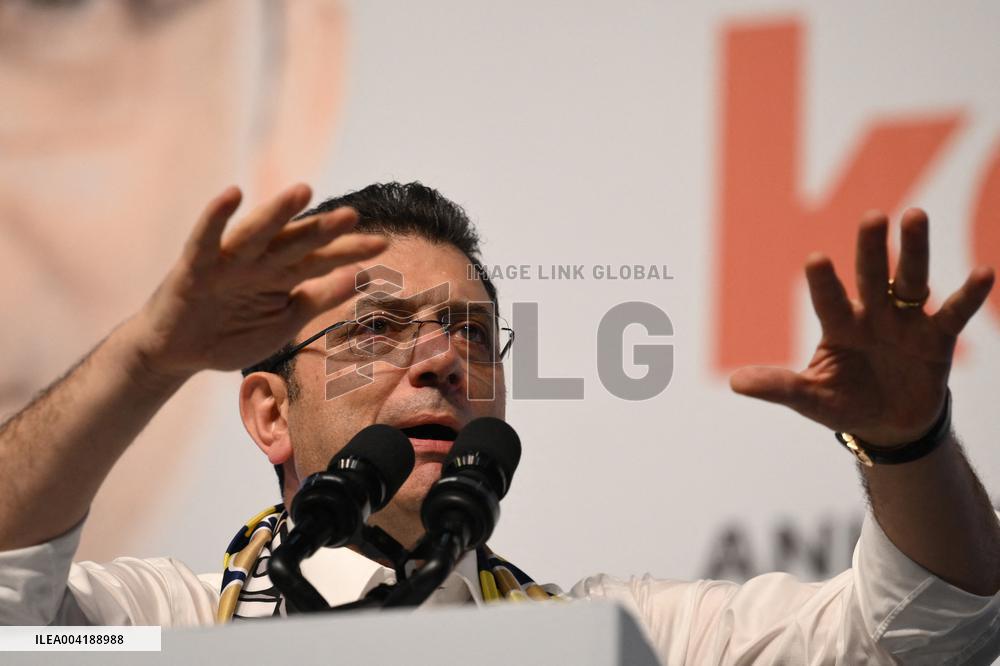 Istanbul Mayor arrested, Erdogan's main rival, days before presidential nomination