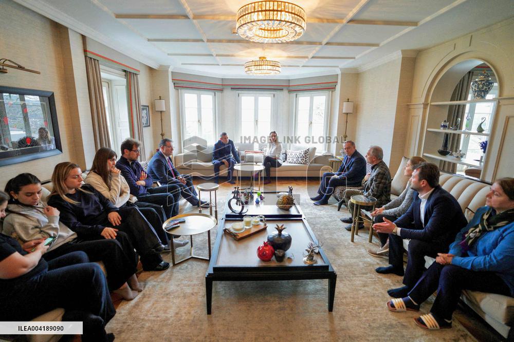 CHP Chairman Visits Ekrem Imamoglu Wife In Her Home - Istanbul