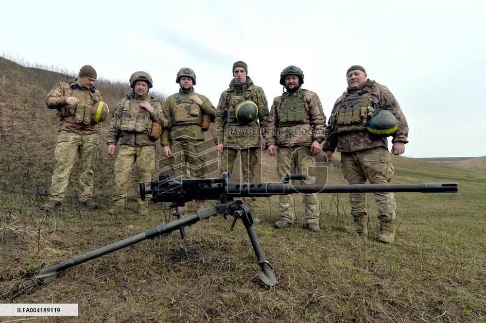 Training of machine gunners of 57th Separate Motorized Brigade in Kharkiv