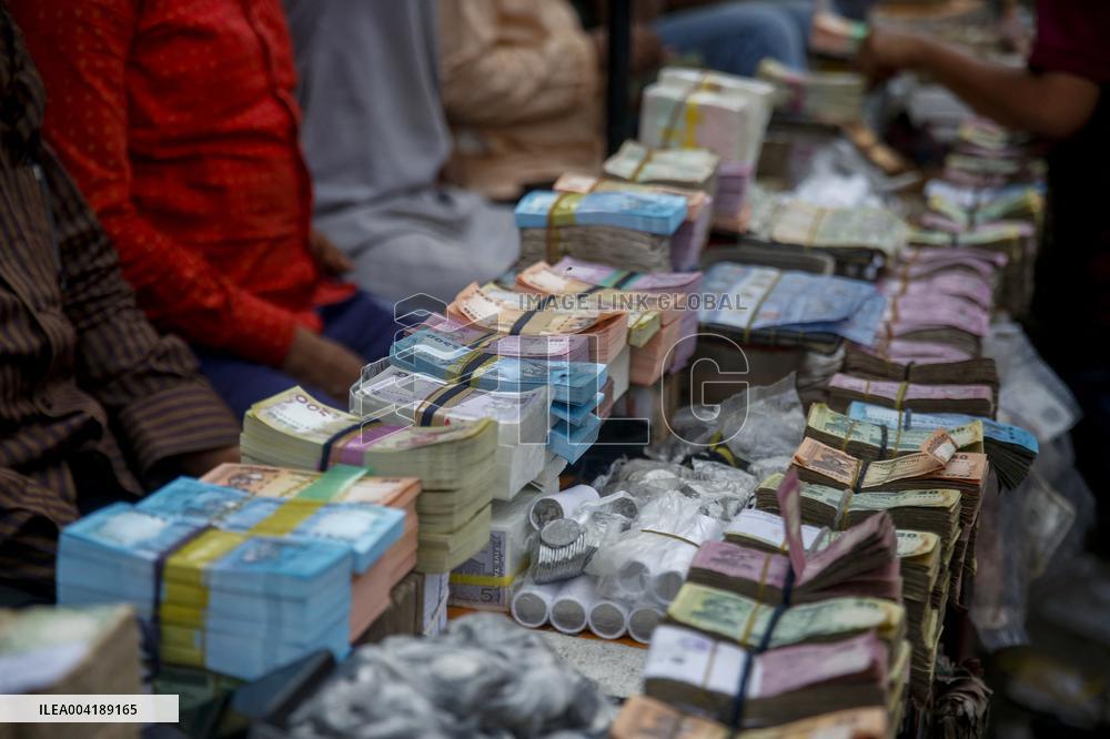 Fresh Banknotes for Eid - Dhaka