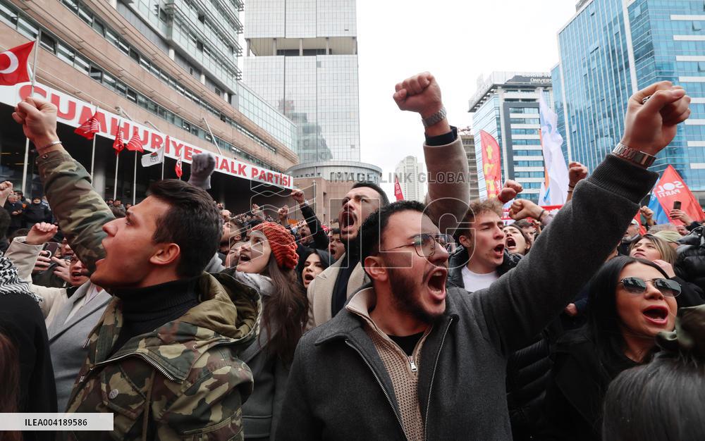 Supporters gathering in front of CHP headquarters - Ankara