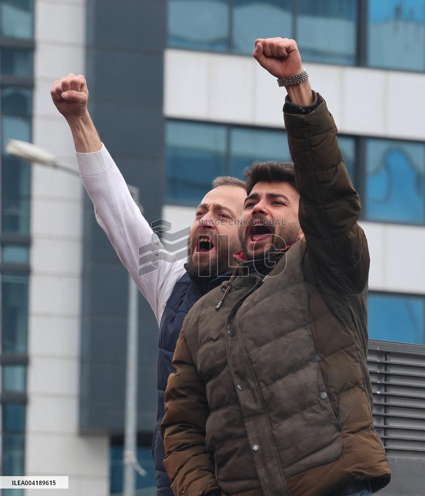 Supporters gathering in front of CHP headquarters - Ankara