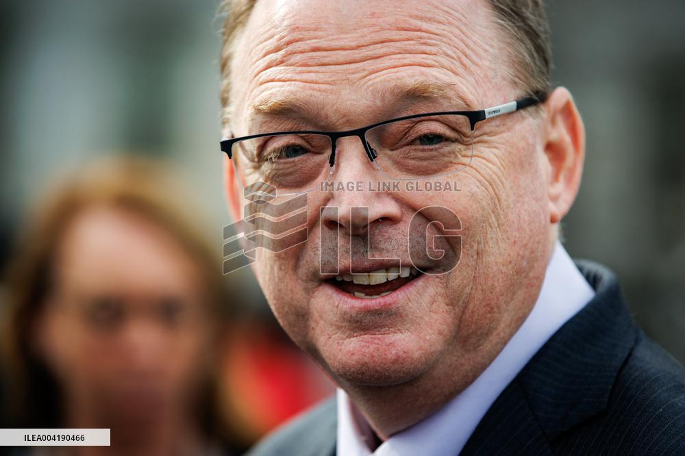 DC: NEC Director Kevin Hassett Speaks to Reporters at White House