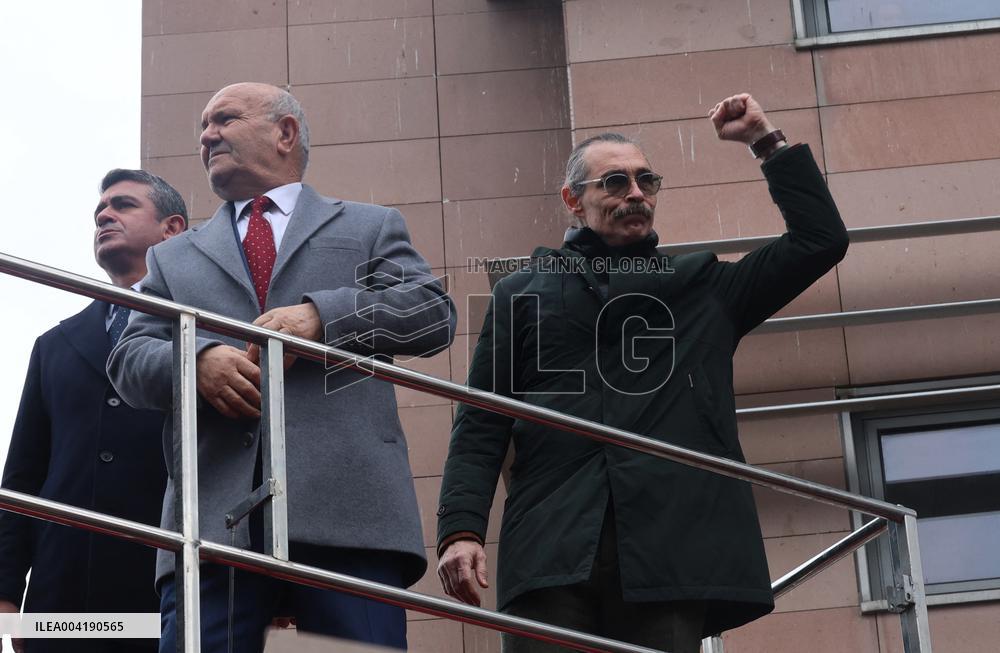 Supporters gathering in front of CHP headquarters - Ankara