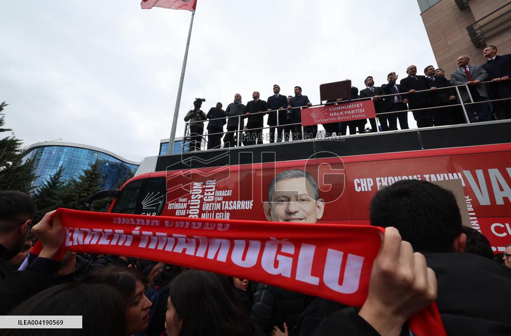 Supporters gathering in front of CHP headquarters - Ankara