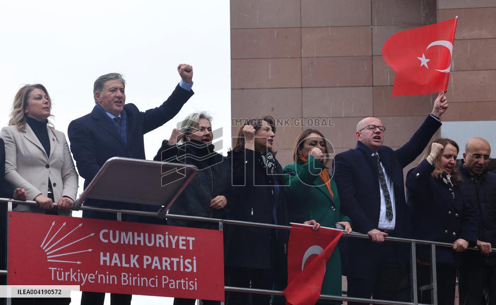 Supporters gathering in front of CHP headquarters - Ankara