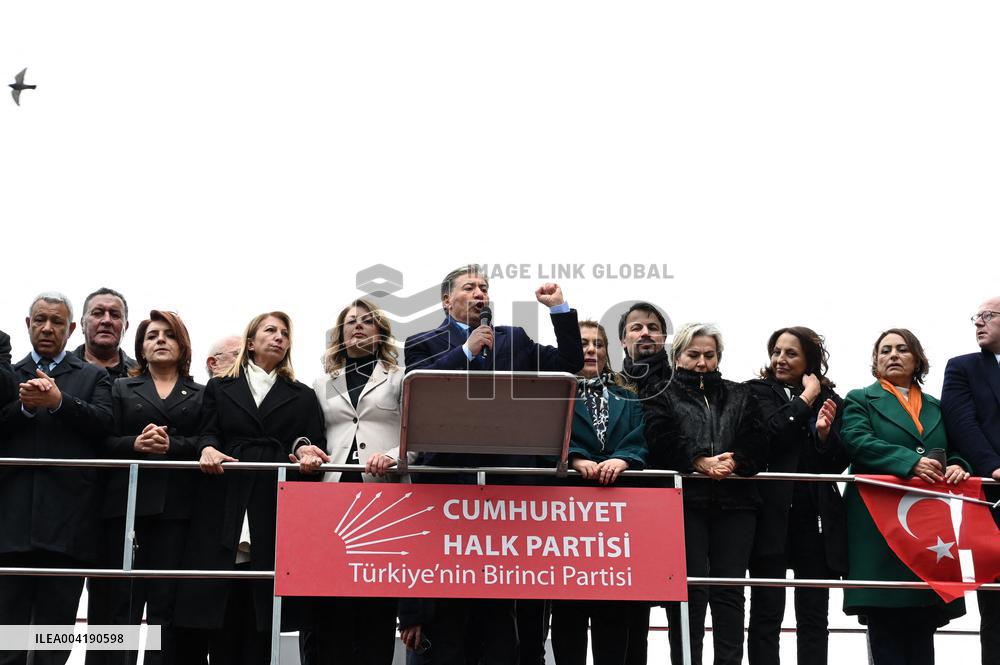 Supporters gathering in front of CHP headquarters - Ankara