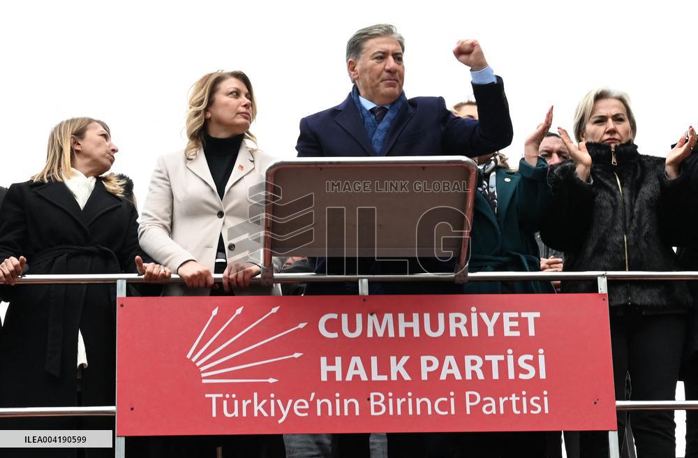 Supporters gathering in front of CHP headquarters - Ankara