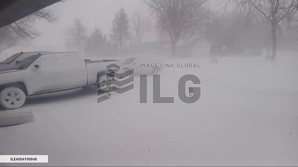 US: Blizzard Strikes Nebraska Causing Highway Closures and Power Outages 2