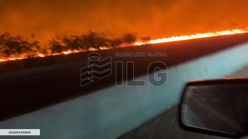 US: Brush Fire Rages in South Miami-Dade, Shutting Down Roads to Florida Keys