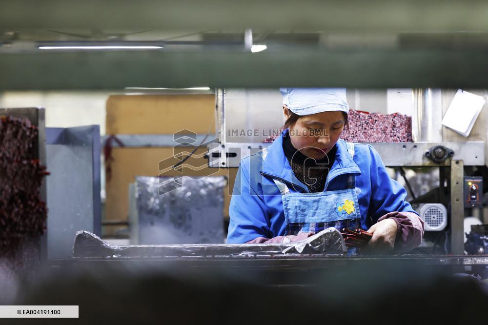 Poplar Pencil Production in Suqian