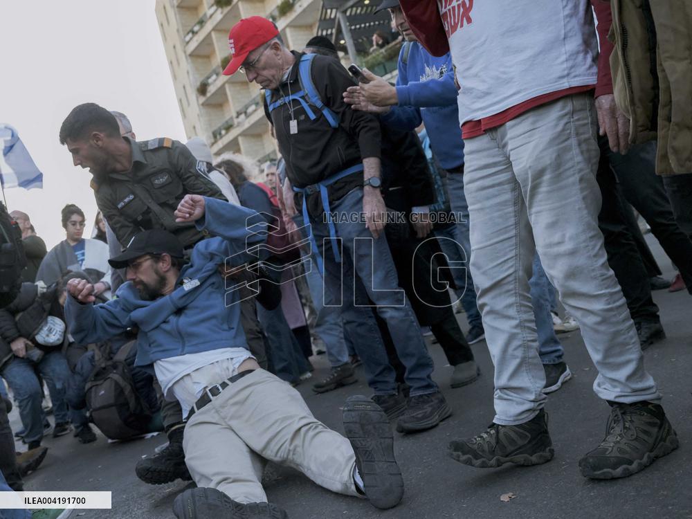 Israelis Protest Against Netanyahu in Jerusalem