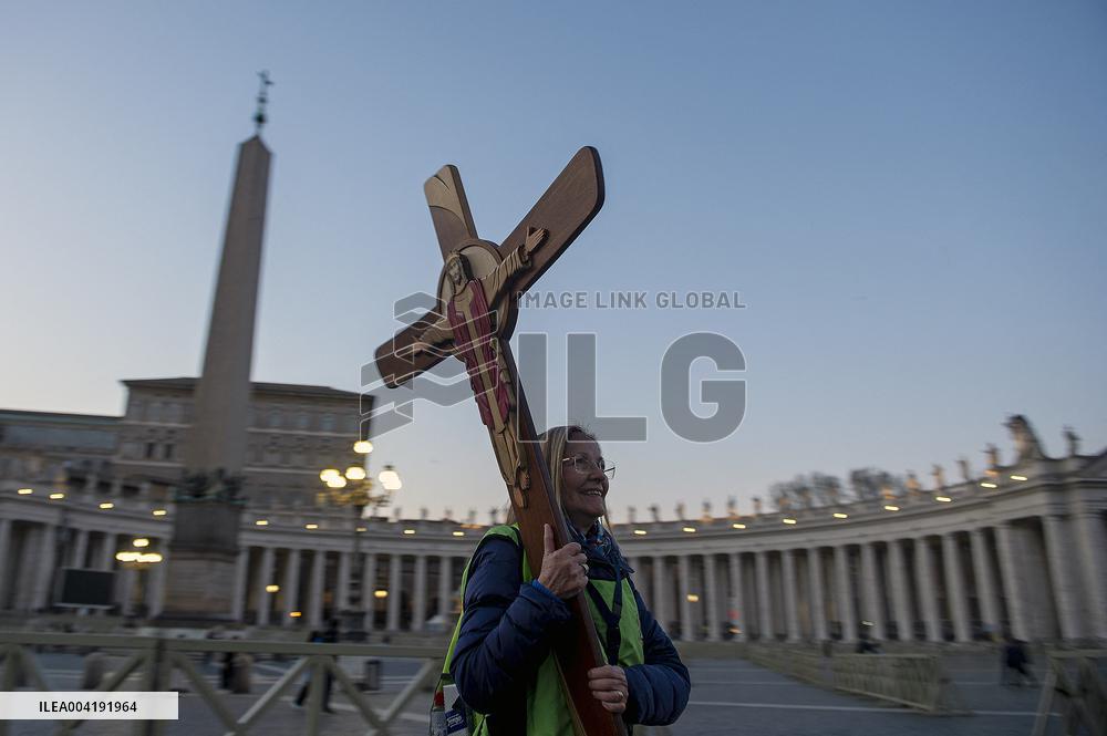 Rosary for Pope Francis Health - Vatican