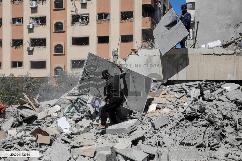 Waves Of Israeli Strikes On Gaza Kill More Than 400 People - Palestin