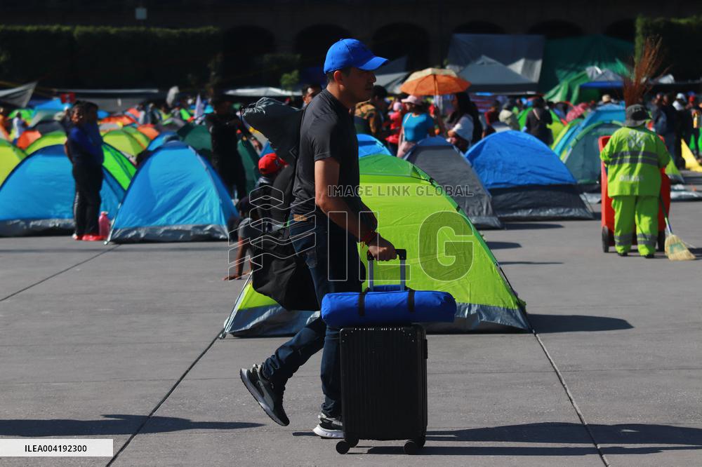Education Workers Begin 72-Hour Work Stoppage - Mexico